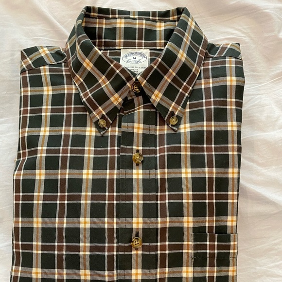 Brooks Brothers Other - Brooks Brothers Slim Fit Medium button-down